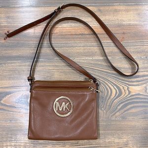 Micheal kors cross body purse